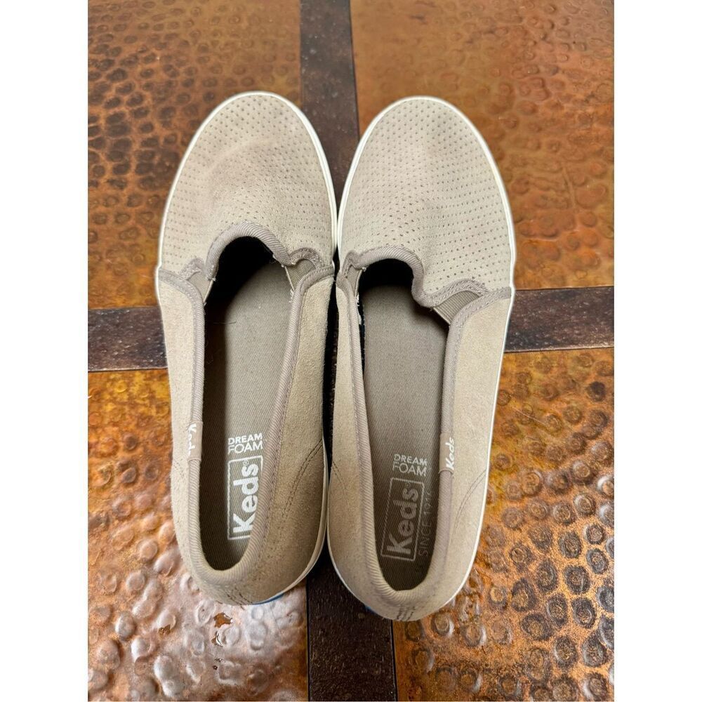 Keds (9.5) tan suede slip on sneakers with dream foam